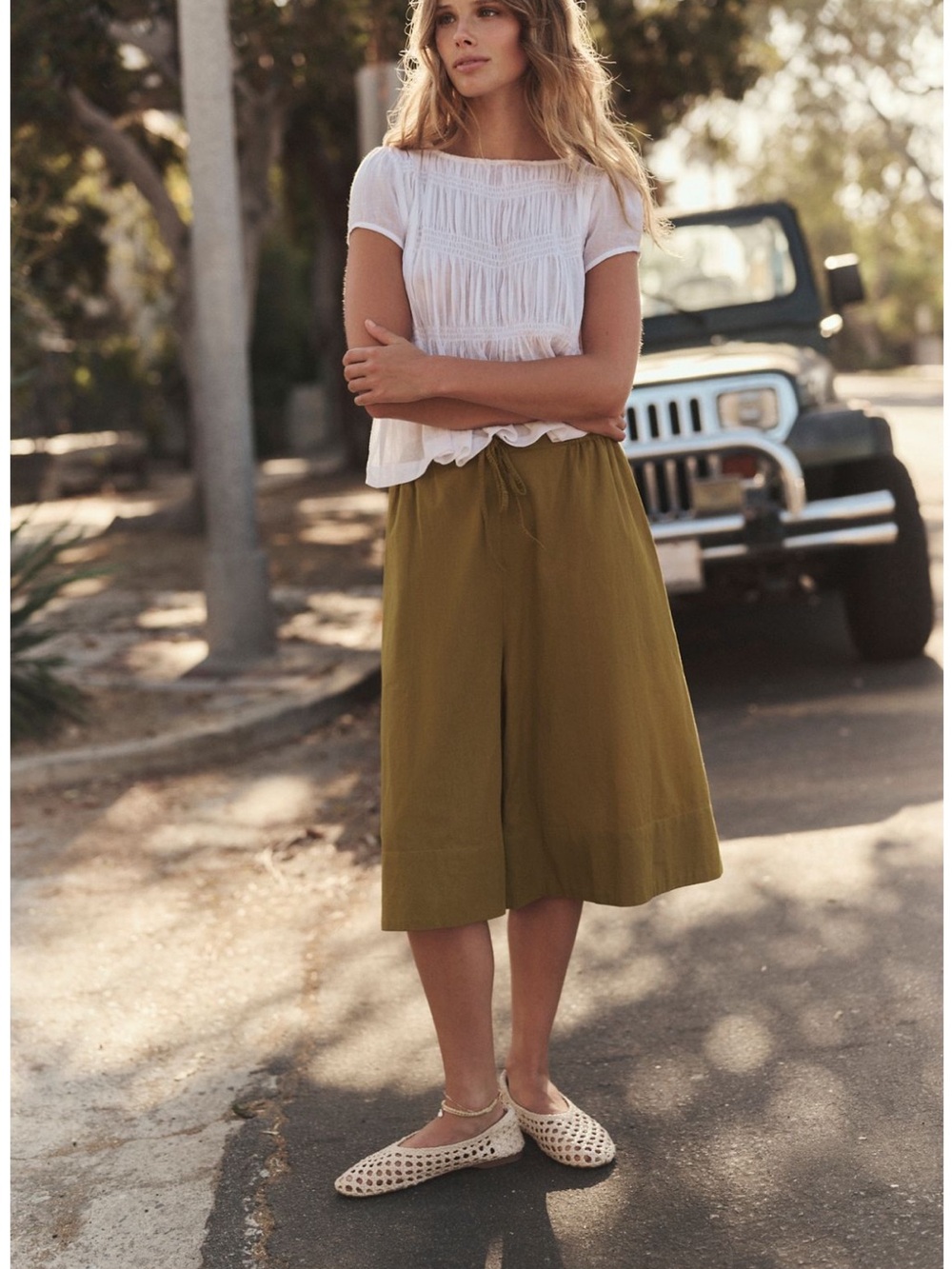 Free People Free-est Minorca Slouchy Capris in a dark khaki color - size L